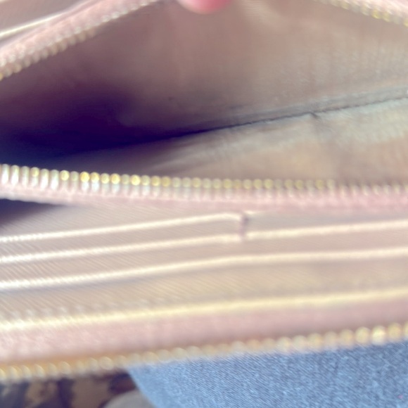 Prada Wallet - Picture 5 of 11